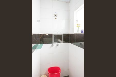 Casa à venda com 120m², 2 quartos e 2 vagasBanheiro 1