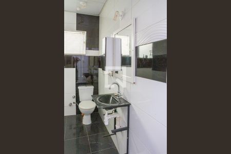 Casa à venda com 120m², 2 quartos e 2 vagasBanheiro 1