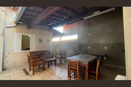 Casa à venda com 175m², 2 quartos e 2 vagas Casa à venda com 175m², 2 quartos e 2 vagasÁrea Externa