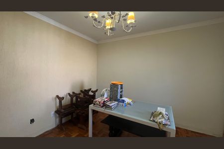 Casa à venda com 175m², 2 quartos e 2 vagas Casa à venda com 175m², 2 quartos e 2 vagasSala