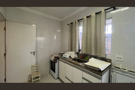 Casa à venda com 175m², 2 quartos e 2 vagas Casa à venda com 175m², 2 quartos e 2 vagasCozinha