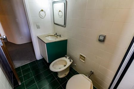 Apartamento à venda com 157m², 3 quartos e 3 vagasBanheiro 