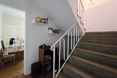 Casa à venda com 125m², 2 quartos e 2 vagasEscada