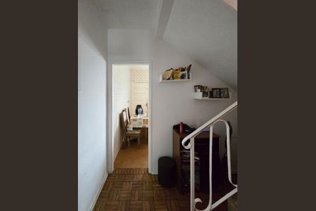 Casa à venda com 125m², 2 quartos e 2 vagasEscada