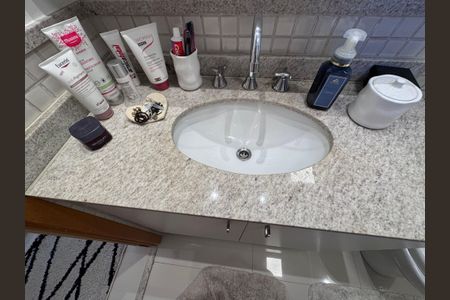 Apartamento à venda com 82m², 3 quartos e 1 vaga Apartamento à venda com 82m², 3 quartos e 1 vagaBanheiro da Suíte