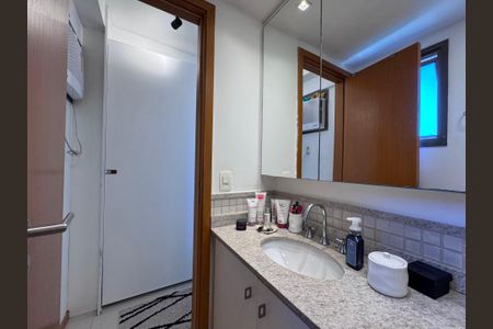 Apartamento à venda com 82m², 3 quartos e 1 vaga Apartamento à venda com 82m², 3 quartos e 1 vagaBanheiro da Suíte