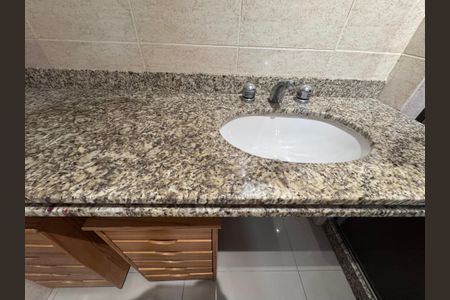 Apartamento à venda com 85m², 3 quartos e 2 vagasSuíte - Banheiro