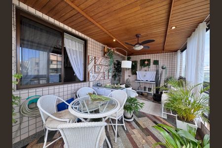 Apartamento à venda com 90m², 2 quartos e 1 vaga Apartamento à venda com 90m², 2 quartos e 1 vagaVaranda