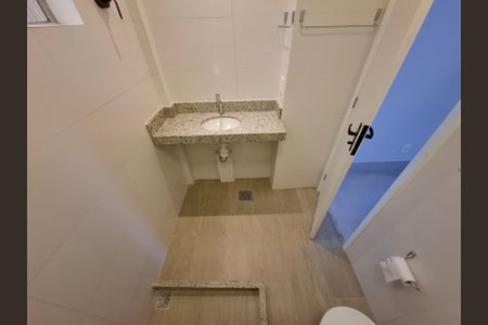 Banheiro de apartamento para alugar com 1 quarto, 56m² em Lapa, Rio de Janeiro