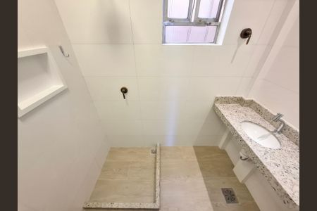 Banheiro de apartamento para alugar com 1 quarto, 56m² em Lapa, Rio de Janeiro
