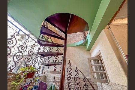 Apartamento à venda com 151m², 4 quartos e sem vagaEscada