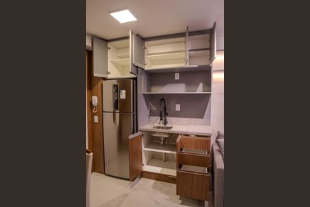 Cozinha de kitnet/studio à venda com 1 quarto, 25m² em Vila Butantã, São Paulo