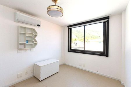 Casa à venda com 4 quartos, 201m² em Itaipu, Niterói