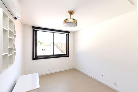 Casa à venda com 4 quartos, 201m² em Itaipu, Niterói