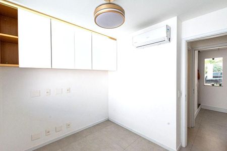 Casa à venda com 4 quartos, 201m² em Itaipu, Niterói