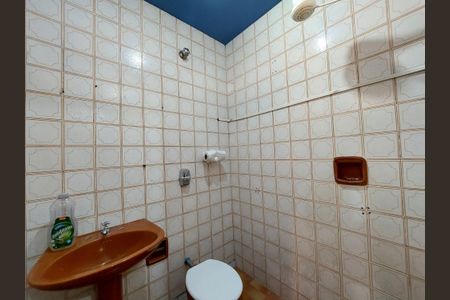 Casa à venda com 270m², 3 quartos e 3 vagasBanheiro na Área de Serviço