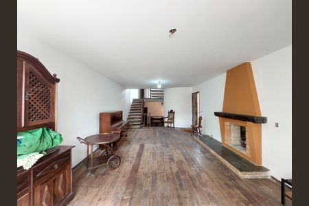 Casa à venda com 270m², 3 quartos e 3 vagasSala