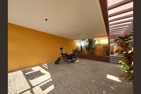 Casa à venda com 270m², 3 quartos e 3 vagasGaragem