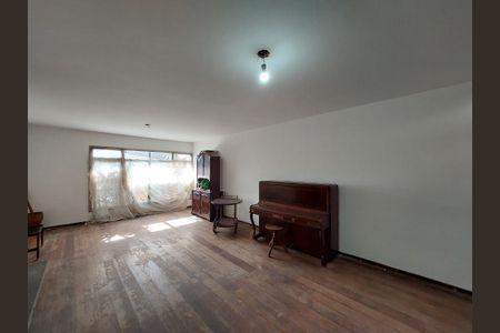 Casa à venda com 270m², 3 quartos e 3 vagasSala