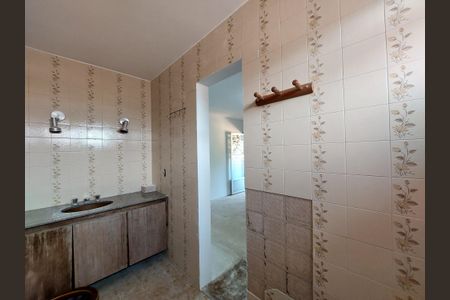 Casa à venda com 270m², 3 quartos e 3 vagasBanheiro Suíte 2