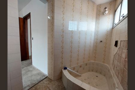 Casa à venda com 270m², 3 quartos e 3 vagasBanheiro Suíte 3