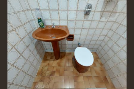 Casa à venda com 270m², 3 quartos e 3 vagasBanheiro na Área de Serviço