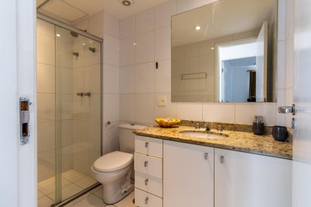 Apartamento à venda com 107m², 2 quartos e 2 vagasBanheiro Social