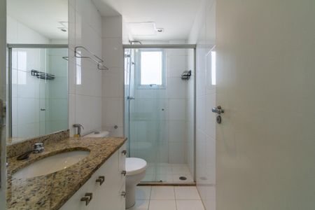 Apartamento à venda com 107m², 2 quartos e 2 vagasBanheiro da Suíte