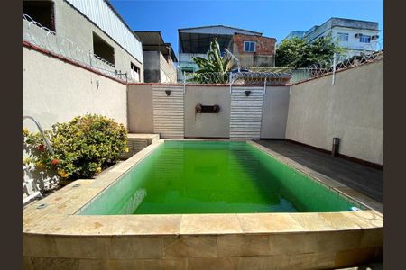 Casa à venda com 168m², 2 quartos e 3 vagas