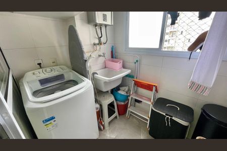 Apartamento à venda com 84m², 3 quartos e 2 vagas Apartamento à venda com 84m², 3 quartos e 2 vagasÁrea de Serviço