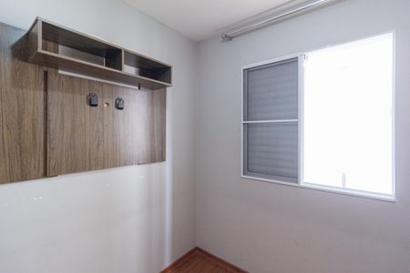 Quarto 2 de apartamento para alugar com 2 quartos, 53m² em Centro, Carapicuíba