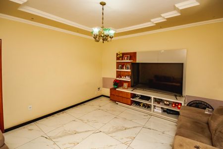 Sala de casa à venda com 3 quartos, 180m² em Copacabana, Belo Horizonte