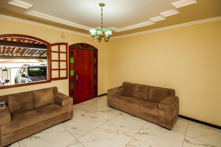 Sala de casa à venda com 3 quartos, 180m² em Copacabana, Belo Horizonte