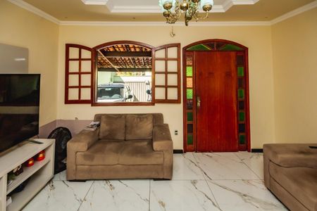 Casa à venda com 180m², 3 quartos e 3 vagasSala