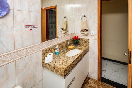 Casa à venda com 180m², 3 quartos e 3 vagasBanheito Social 2