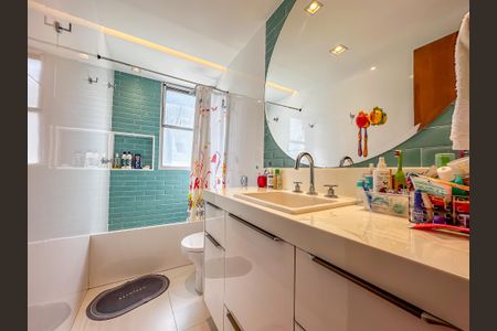 Apartamento à venda com 280m², 5 quartos e 4 vagasBanheiro social