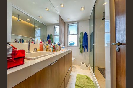 Apartamento à venda com 280m², 5 quartos e 4 vagasBanheiro da Suíte