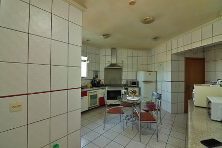 Apartamento à venda com 188m², 4 quartos e 4 vagasCozinha