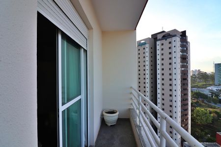 Apartamento à venda com 188m², 4 quartos e 4 vagasSuíte 1 Sacada