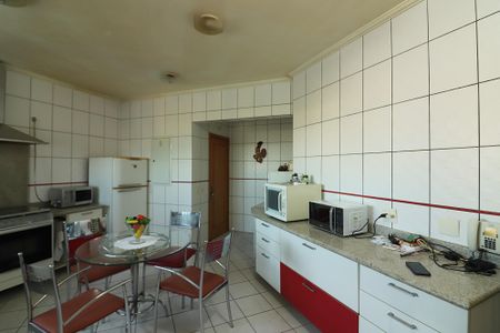 Apartamento à venda com 188m², 4 quartos e 4 vagasCozinha