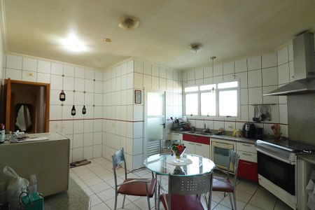 Apartamento à venda com 188m², 4 quartos e 4 vagasCozinha