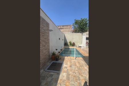 Casa para alugar com 200m², 3 quartos e 4 vagas Casa para alugar com 200m², 3 quartos e 4 vagasÁrea comum - Piscina