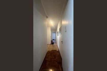 Casa para alugar com 200m², 3 quartos e 4 vagas Casa para alugar com 200m², 3 quartos e 4 vagasCorredor