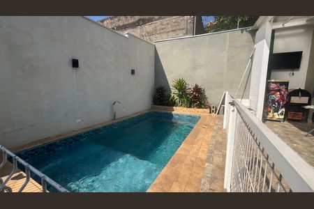 Casa para alugar com 200m², 3 quartos e 4 vagas Casa para alugar com 200m², 3 quartos e 4 vagasÁrea comum - Piscina