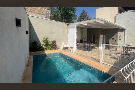 Casa para alugar com 200m², 3 quartos e 4 vagas Casa para alugar com 200m², 3 quartos e 4 vagasÁrea comum - Piscina
