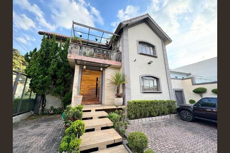 Casa à venda com 396m², 7 quartos e 3 vagas Casa à venda com 396m², 7 quartos e 3 vagasFoto 01