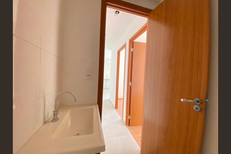 Apartamento à venda com 45m², 2 quartos e 1 vaga Apartamento à venda com 45m², 2 quartos e 1 vagaBanheiro