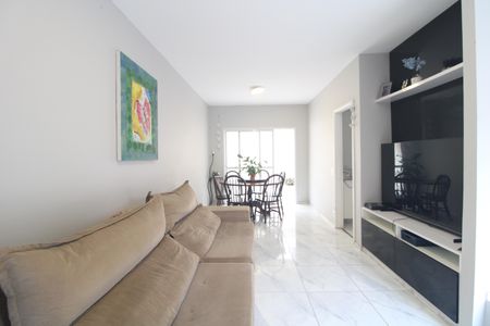 Sala de casa à venda com 3 quartos, 95m² em Usina Piratininga, São Paulo