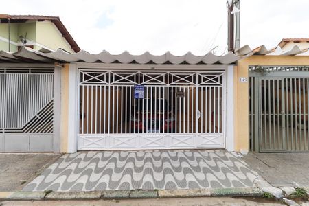 Casa à venda com 125m², 2 quartos e 2 vagas Casa à venda com 125m², 2 quartos e 2 vagasFachada