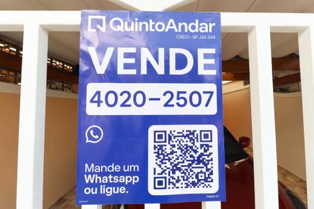 Casa à venda com 125m², 2 quartos e 2 vagas Casa à venda com 125m², 2 quartos e 2 vagasFachada